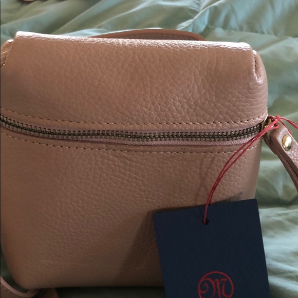 🎁NWT Italian leather tan crossbody bag🎁 - Picture 3 of 6